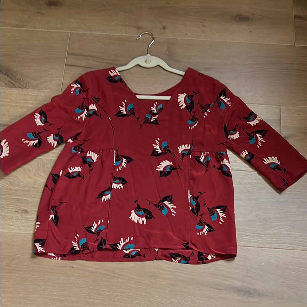 Women's Red v neck Floral Top